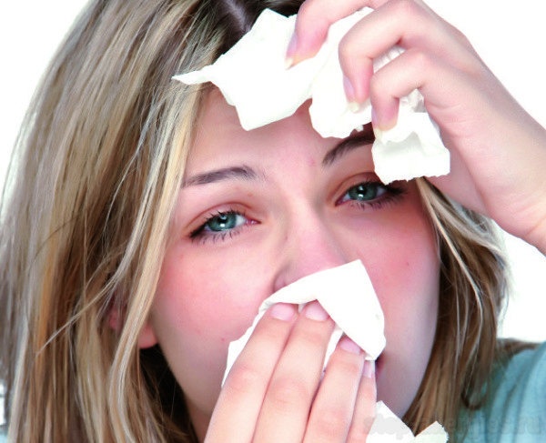 Заложен нос и слезятся глаза • Как вылечить аллергию